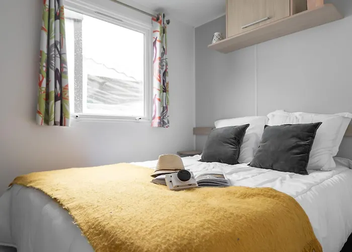 Kemp Confort Avec Terrasse Pour 4 Personnes A - Api-1-52-1098