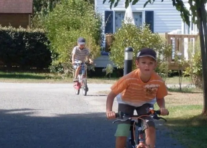 Confort Avec Terrasse Pour 4 Personnes A - Api-1-52-1098 *